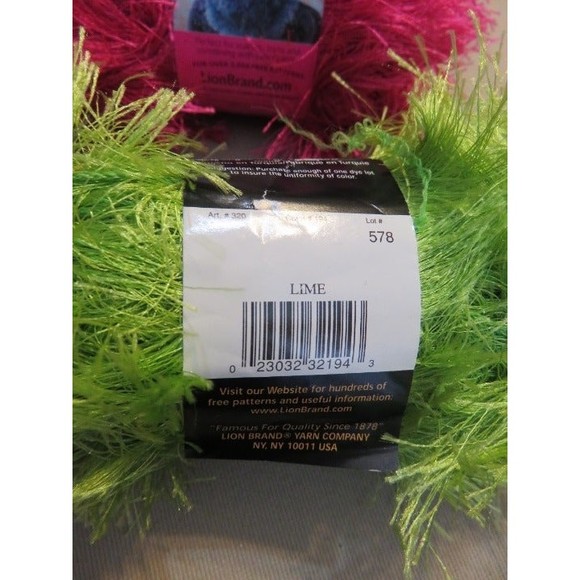 4 Skeins Lion Brand Fun Fur Yarn - New - Picture 2 of 5